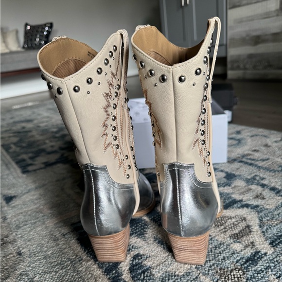 DV Dolce Vita Aledo Studded Western Ankle Boot - LIKE NEW with box - Picture 6 of 13